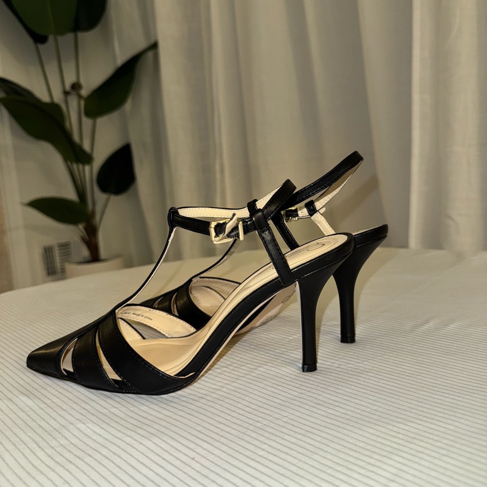 Elegant Black Strappy Heels - Picture 4 of 4